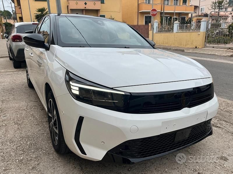 Usata Opel Corsa 101 CV (74 kW) 2024 Bianco Berlina