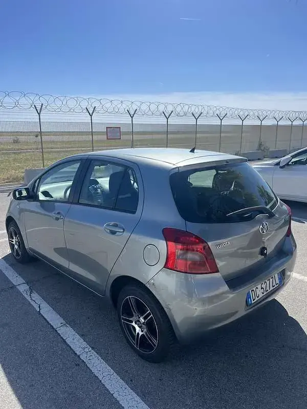 Usata Toyota Yaris 90 CV (66 kW) 2007 Utilitaria