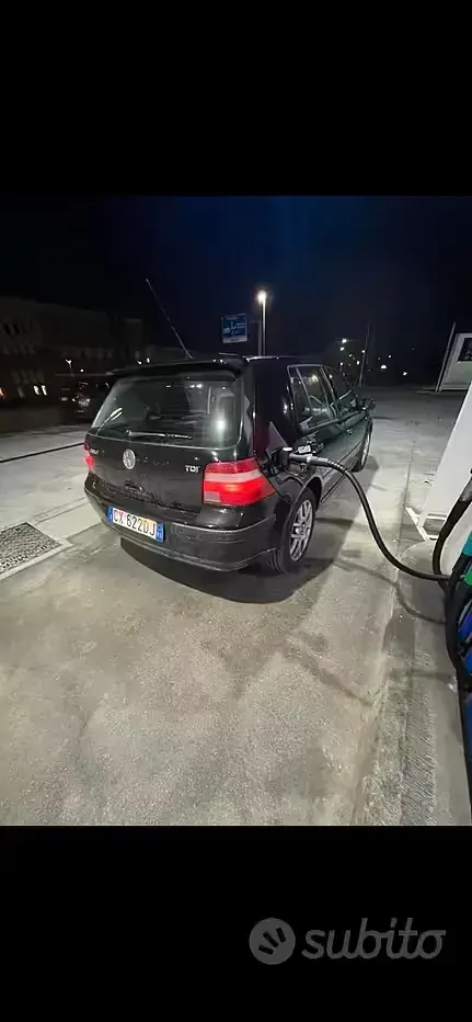 Usata VW Golf IV 101 CV (74 kW) 2005 Nero Berlina