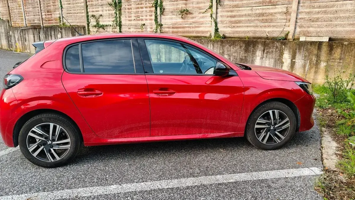 Usata Peugeot 208 75 CV (55 kW) 2022 Utilitaria