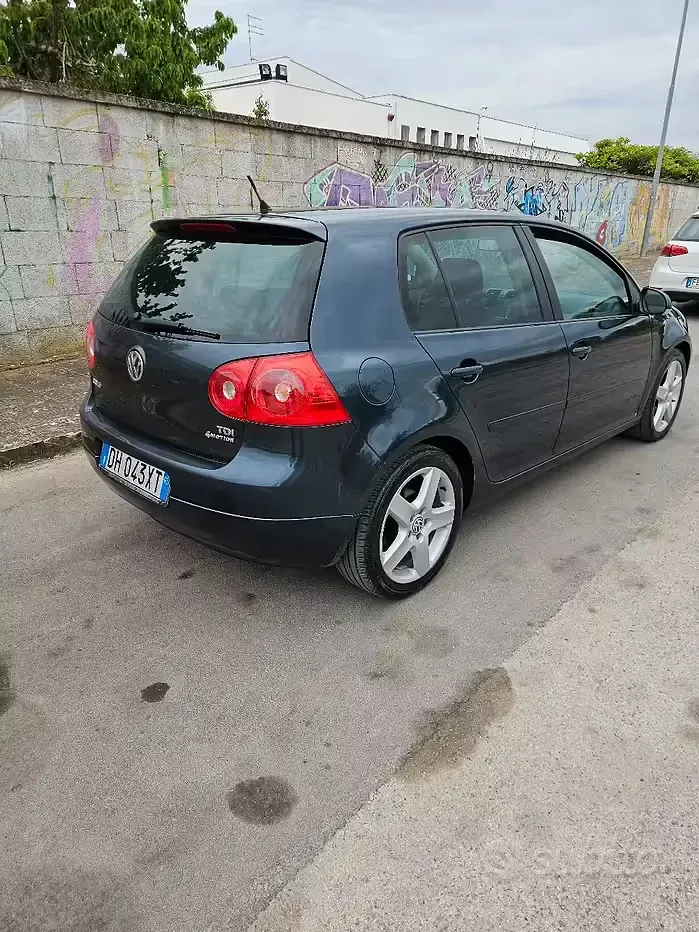 Usado VW Golf V 105 CV (77 kW) 2007 Berlina