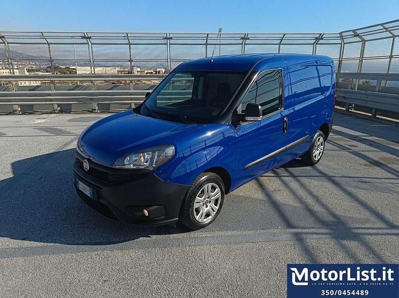 Usata Fiat Doblò Lounge 90 CV (66 kW) 2022 Blu/azzurro Monovolume