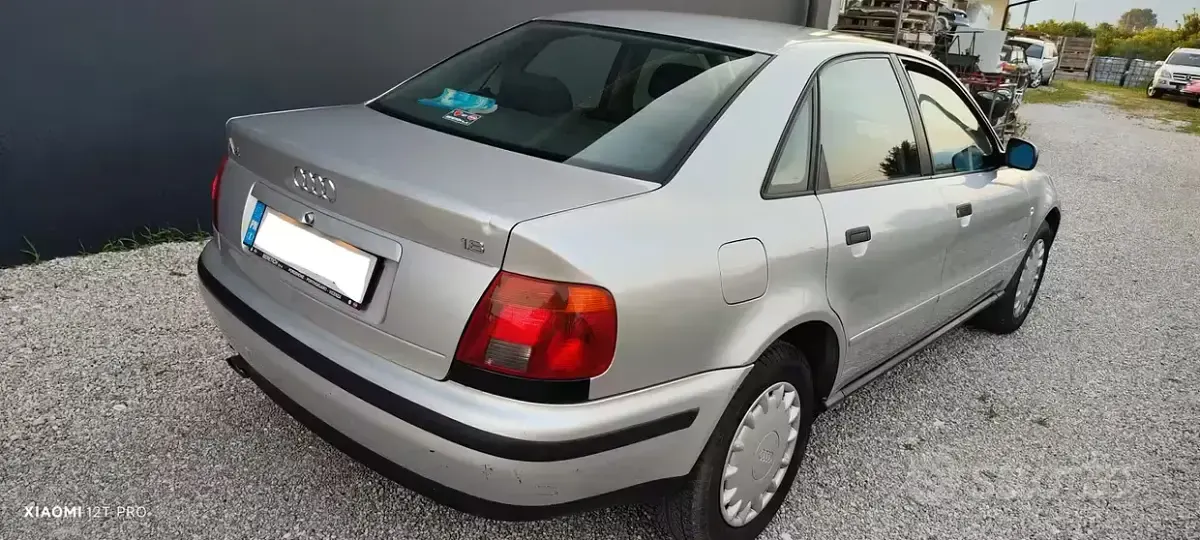 Usata Audi A4 125 CV (91 kW) 1995 Grigio Berlina