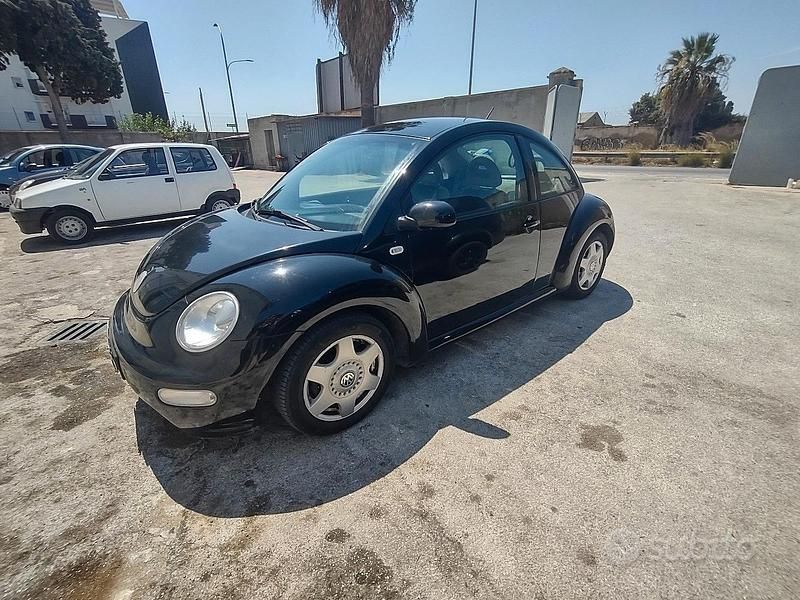 Usata VW Beetle 101 CV (74 kW) 2002 Nero Utilitaria