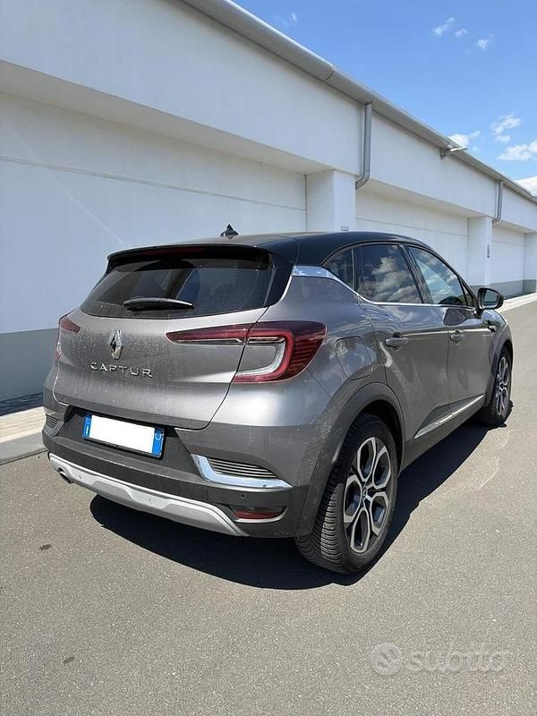 Usata Renault Captur Intens 95 CV (69 kW) 2021 Grigio SUV