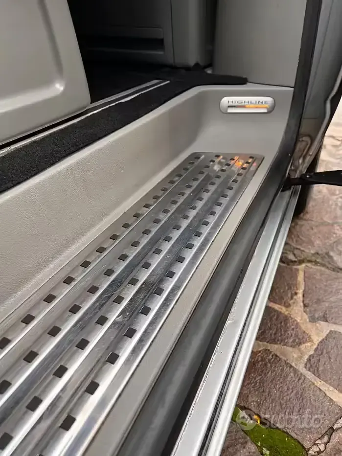Usata VW T5 Highline 140 CV (102 kW) 2009 Grigio Furgone
