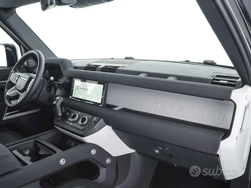 Nuova Land Rover Defender 300 CV (220 kW) 2026 Nero SUV