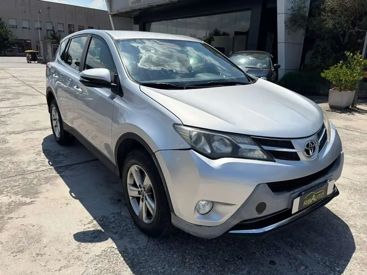 Usata Toyota RAV4 Style 124 CV (91 kW) 2015 Argento SUV