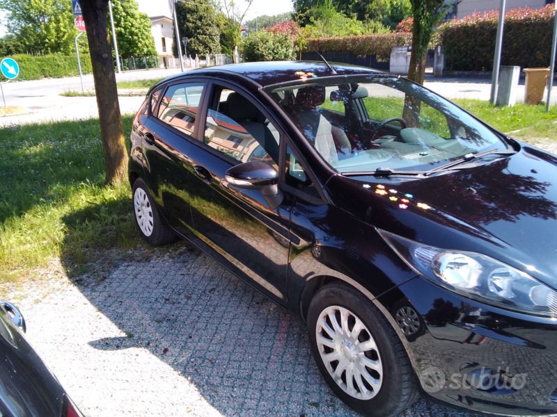 Usata Ford Fiesta 75 CV (55 kW) 2009 Nero Utilitaria