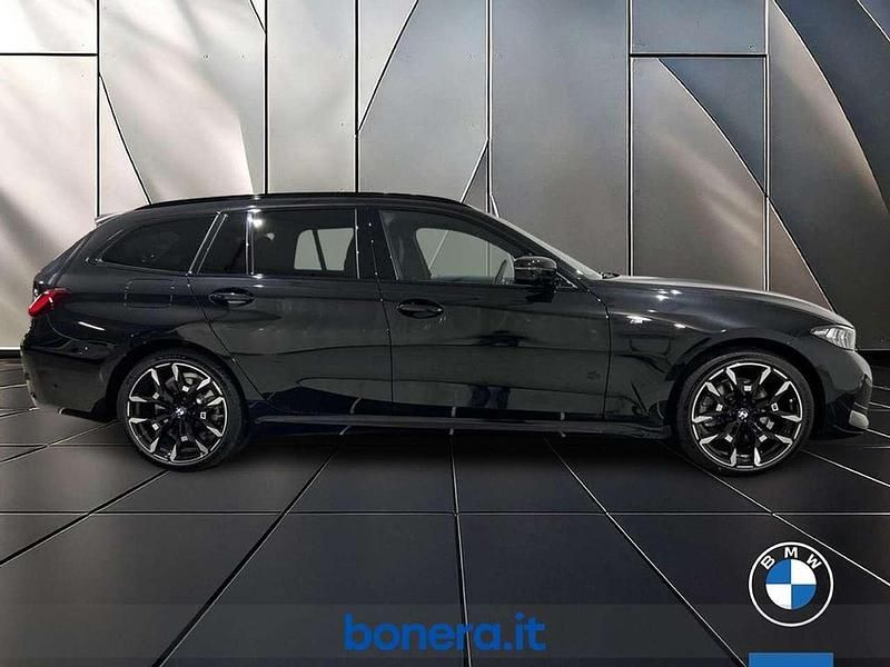 Nuova BMW 330e Comfort Edition 292 CV (214 kW) 2025 Black sapphire metallizzato Station wagon