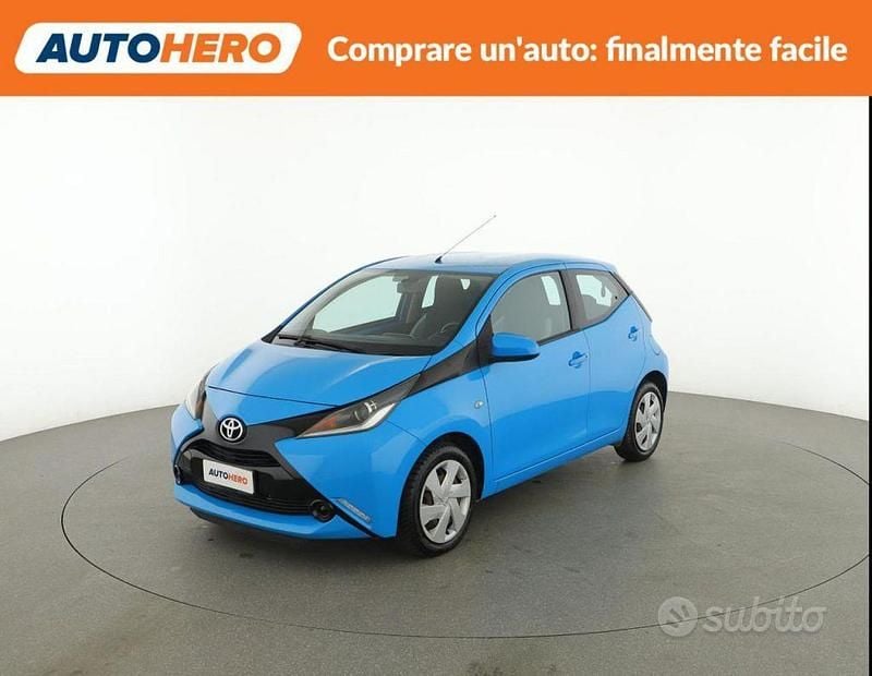 Usata Toyota Aygo Cool 69 CV (50 kW) 2016 Blu Utilitaria