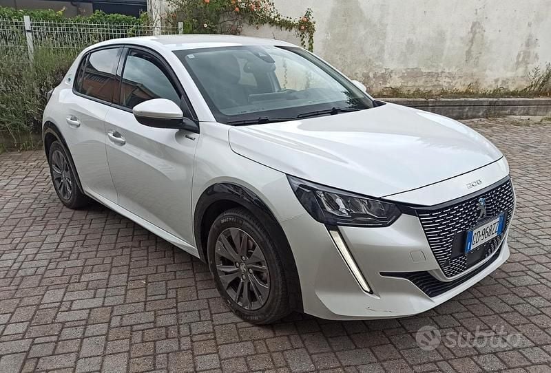Bianco Usata 2021 Peugeot e-208 Allure Due volumi | 15.500 € (Buon prezzo) - Immagine 1/4