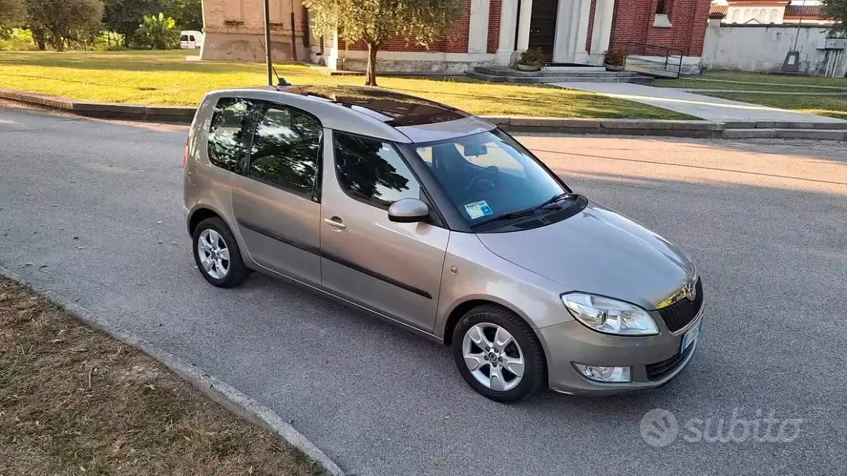 Usata Skoda Roomster 86 CV (63 kW) 2011 Beige Monovolume