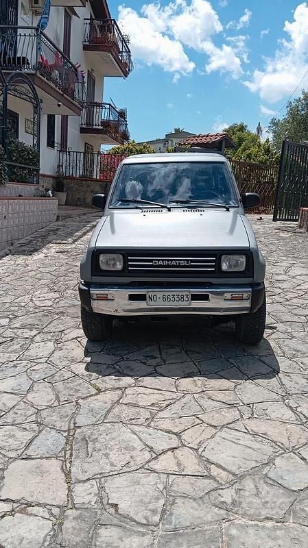 Grigio Usata 1989 Daihatsu Feroza SUV | 5000 € - Immagine 1/4