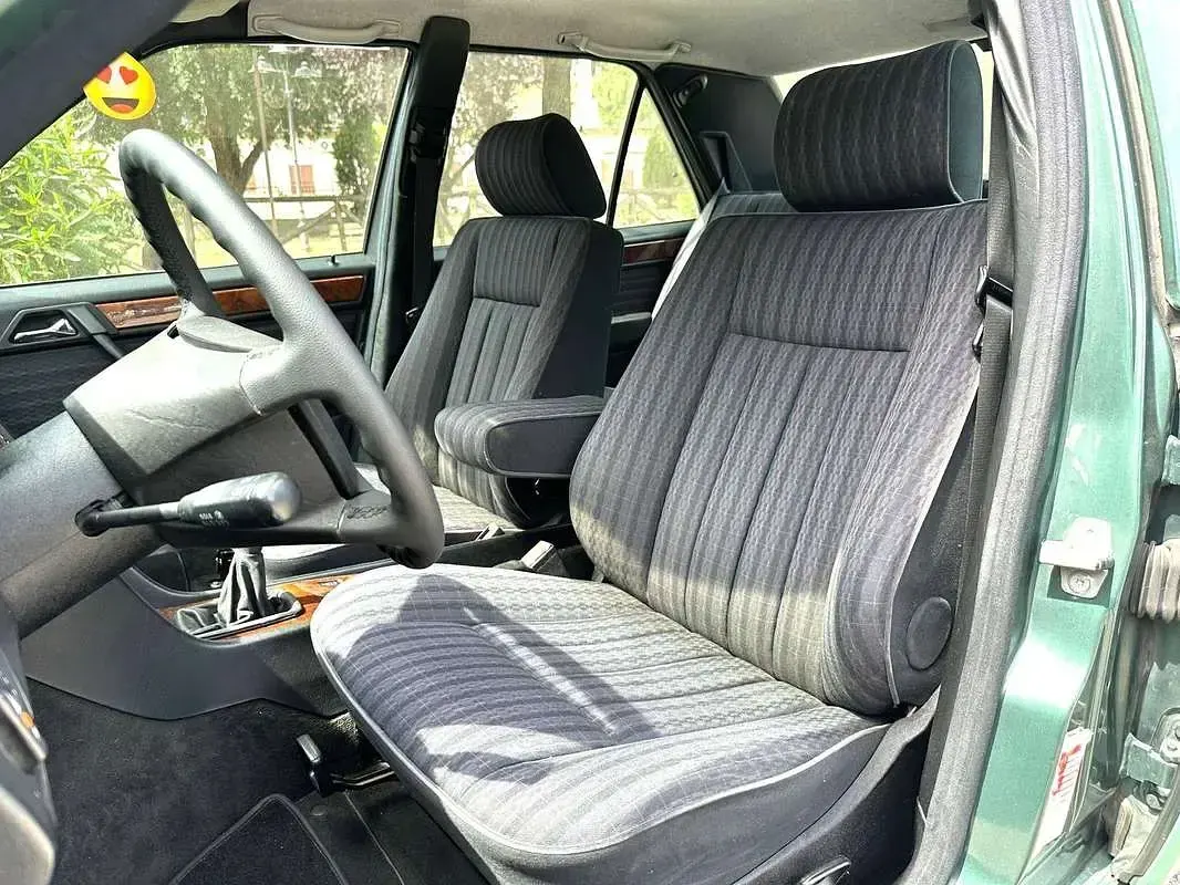 Usata Mercedes E200 Elegance 122 CV (89 kW) 1991 Verde Berlina
