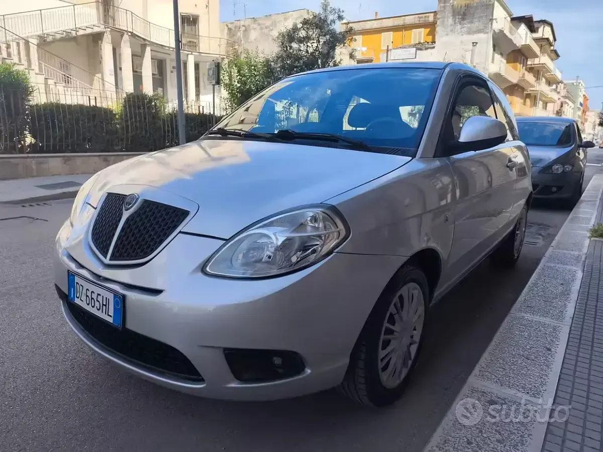 Usata Lancia Ypsilon 60 CV (44 kW) 2010 Grigio Utilitaria