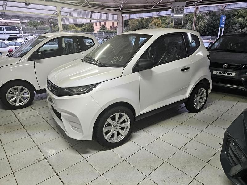 Bianco Nuova 2025 Aixam City Pack Tre volumi | 14.799 € (Buon prezzo) - Immagine 1/4