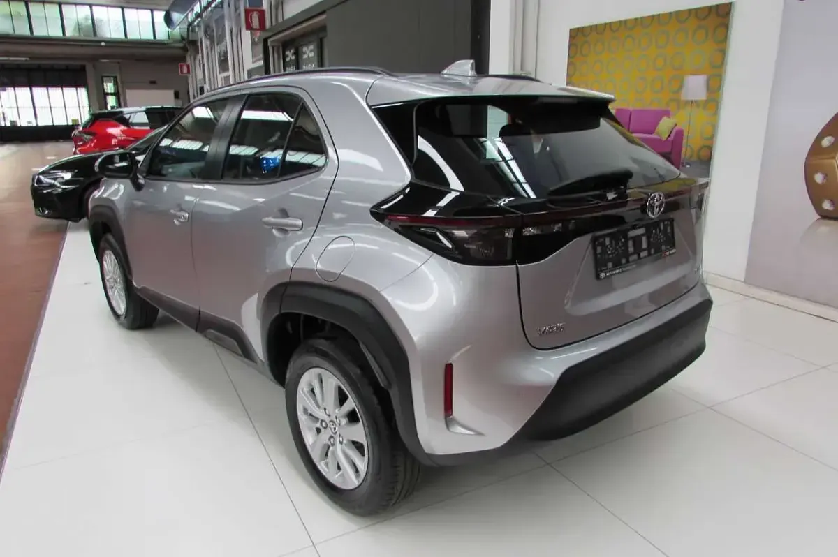 Usata Toyota Yaris Cross Active 92 CV (67 kW) 2025 Argento SUV