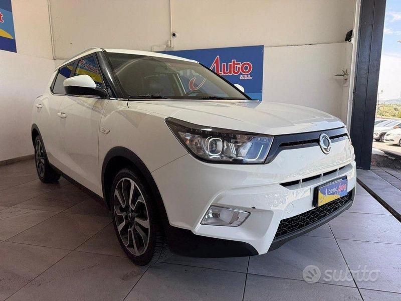 Usata Ssangyong (KGM) Tivoli 116 CV (85 kW) 2016 Bianco SUV