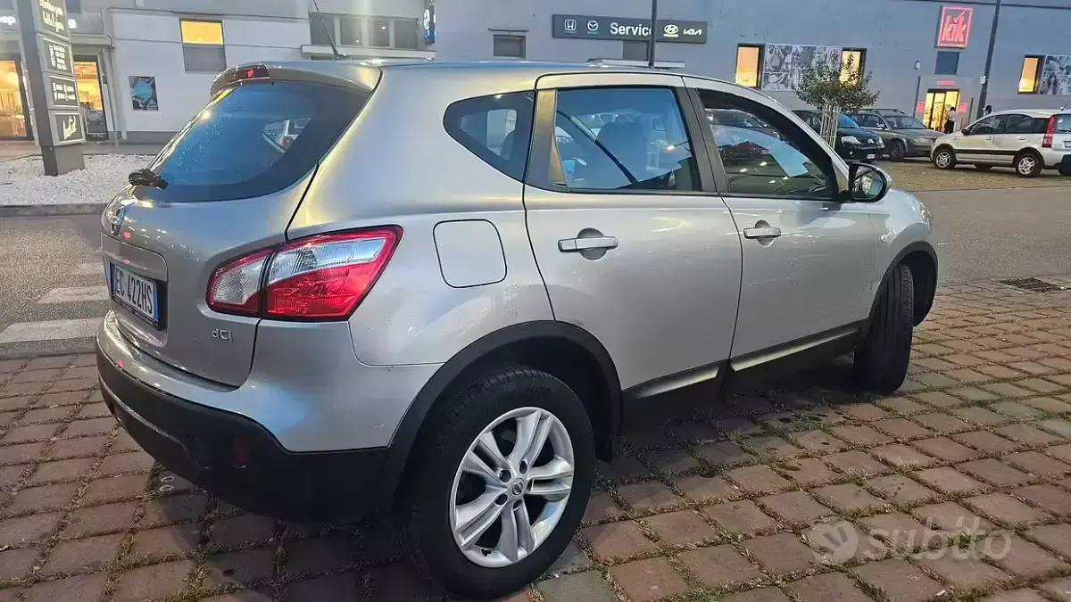 Usata Nissan Qashqai Tekna 150 CV (110 kW) 2010 Grigio SUV