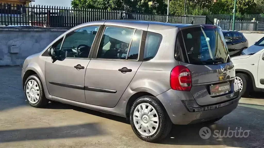 Usata Renault Modus Dynamique 101 CV (74 kW) 2008 Grigio Monovolume