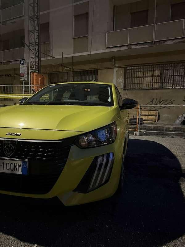 Usata Peugeot 208 Active 75 CV (55 kW) 2024 Verde Utilitaria