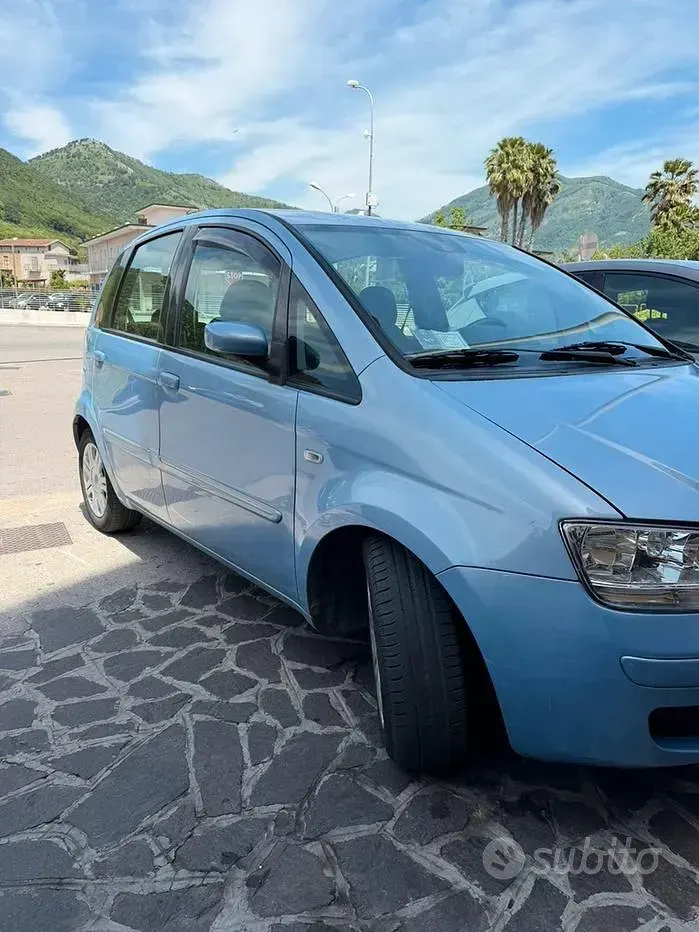 Usata Fiat Idea 95 CV (69 kW) 2006 Bluazzurro Monovolume
