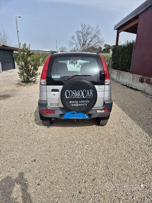 Usata Daihatsu Terios 86 CV (63 kW) 2000 Grigio SUV