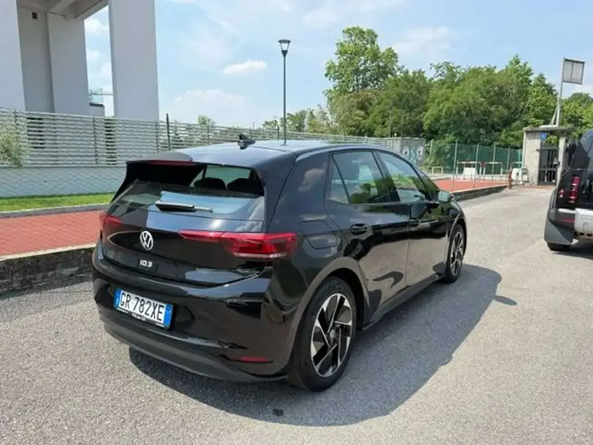 Usata VW ID.3 Pro Performance 150 kW (204 CV) 2023 Grenadillschwarz metallic Utilitaria