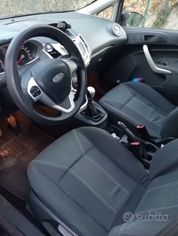 Nero Usata 2024 Ford Fiesta Due volumi | 2200 € - Immagine 1/4