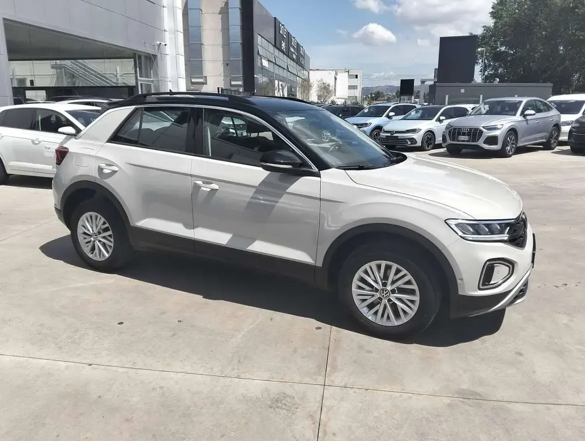 Usata VW T-Roc Life 110 CV (80 kW) 2024 Ascot grey / tetto nero SUV