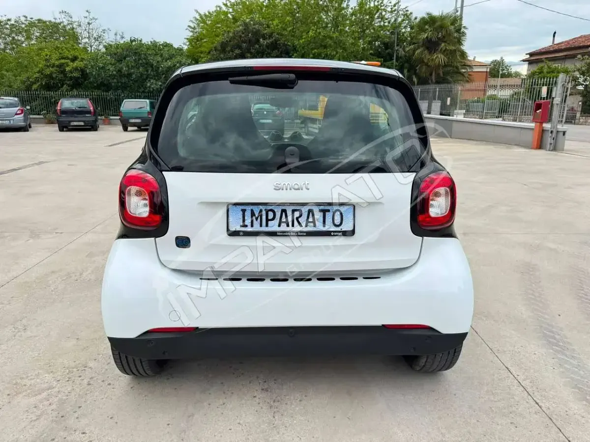 Gebraucht Smart ForTwo Coupé Passion 41 kW (56 PS) 2023 Weiß Kleinwagen