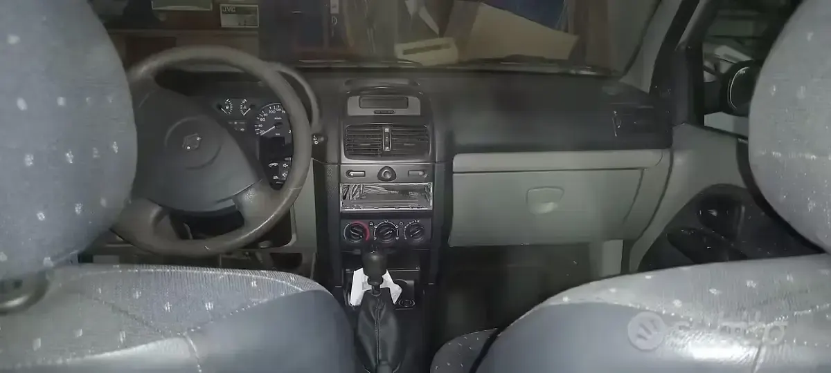 Usata Renault Clio II 65 CV (47 kW) 2003 Grigio Berlina