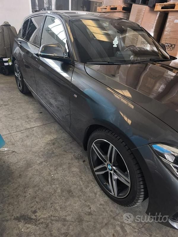 Usata BMW 118 150 CV (110 kW) 2016 Grigio Utilitaria