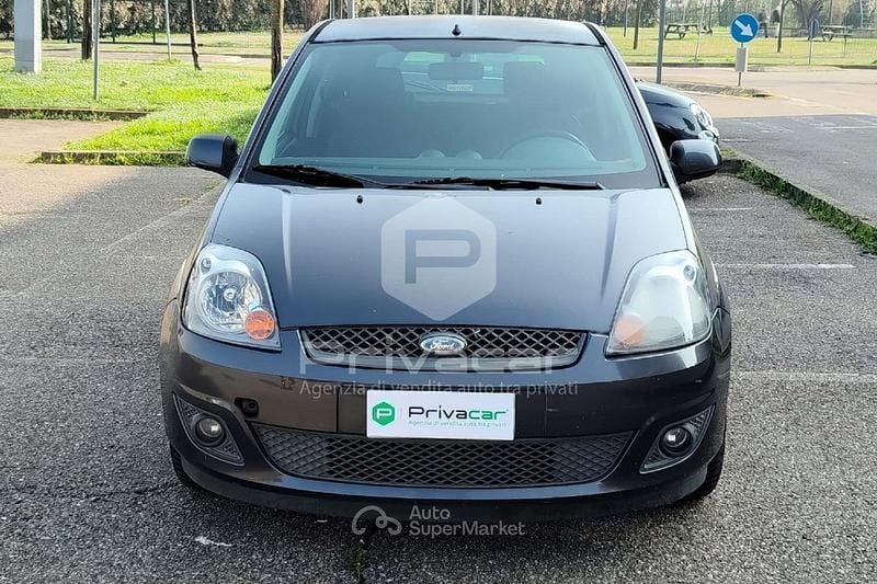 Usata Ford Fiesta Ghia 75 CV (55 kW) 2007 Grigio Utilitaria