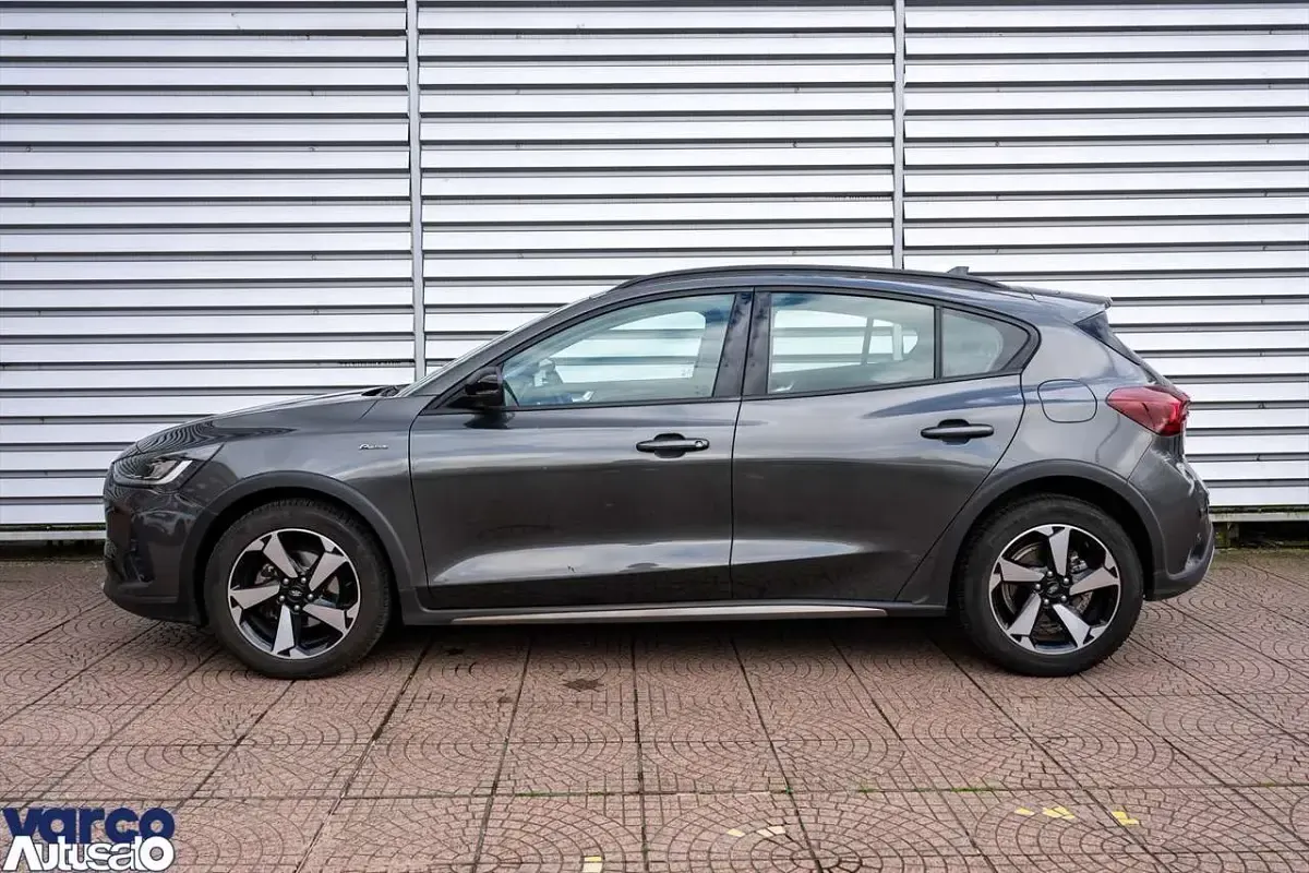 Usata Ford Focus Active 125 CV (91 kW) 2022 Grigio magnetic Monovolume
