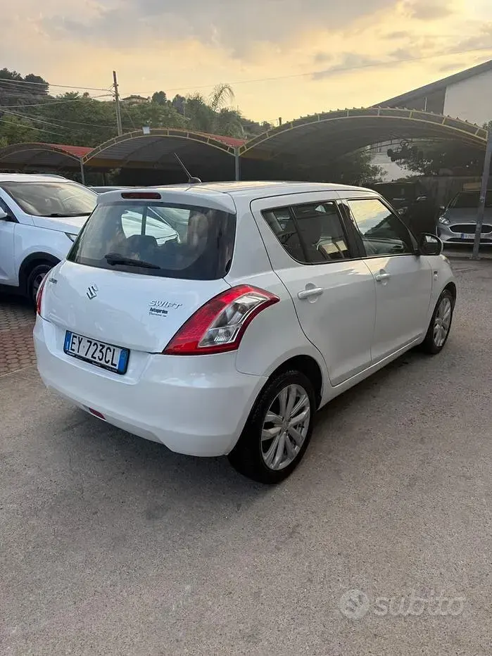 Usata Suzuki Swift 75 CV (55 kW) 2015 Bianco Utilitaria