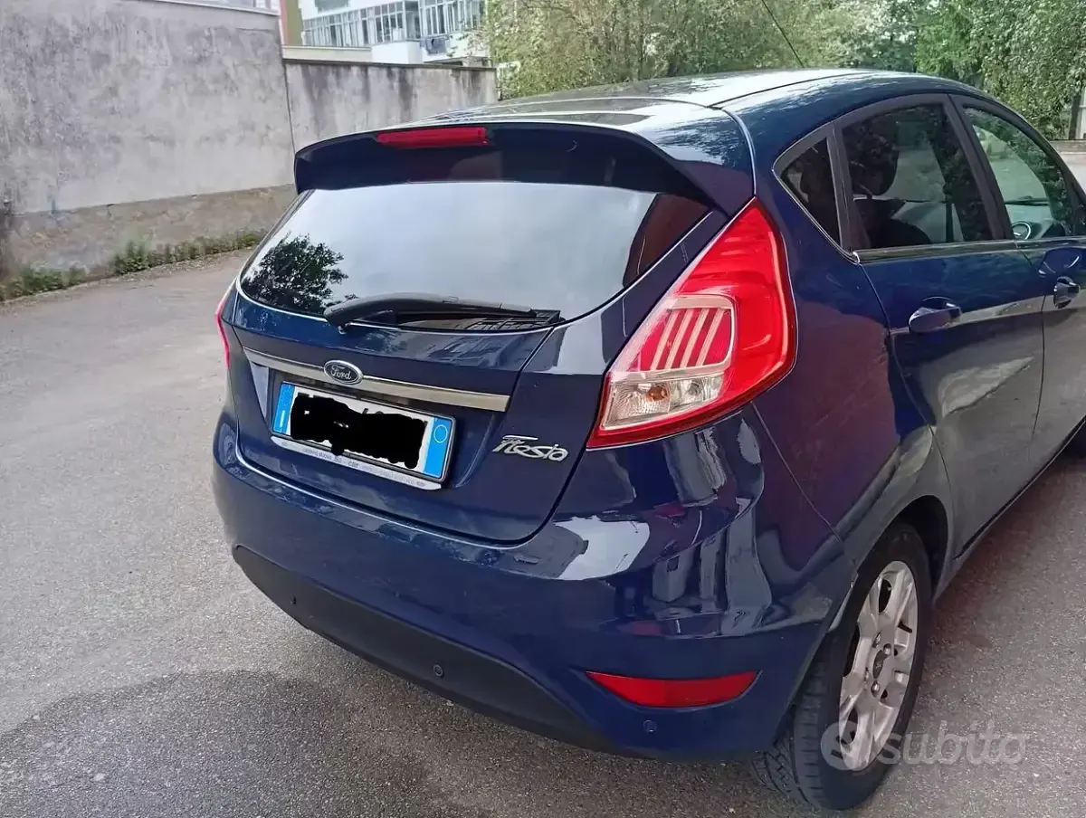 Usata Ford Fiesta Titanium 100 CV (73 kW) 2016 Blu Utilitaria