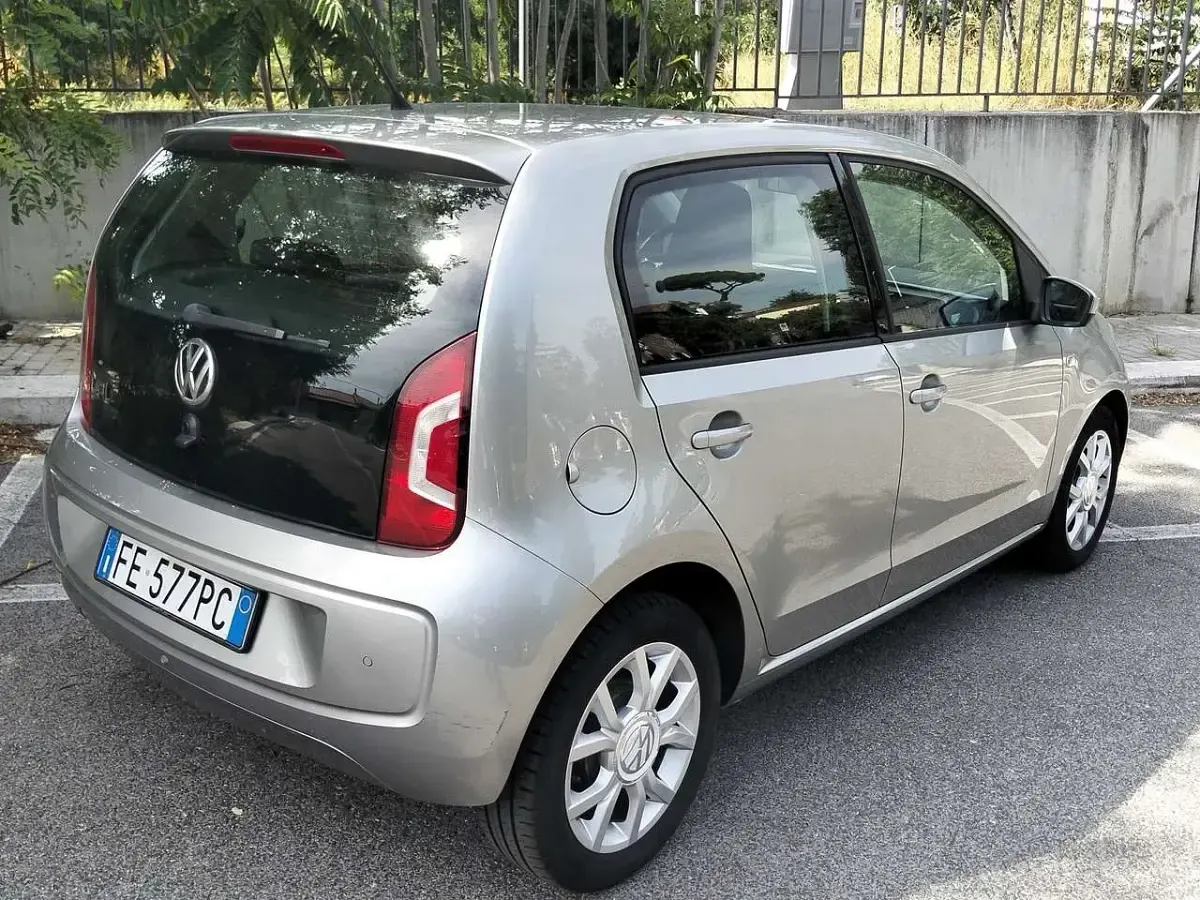 Usata VW up! Highline 75 CV (55 kW) 2016 Grigio Utilitaria