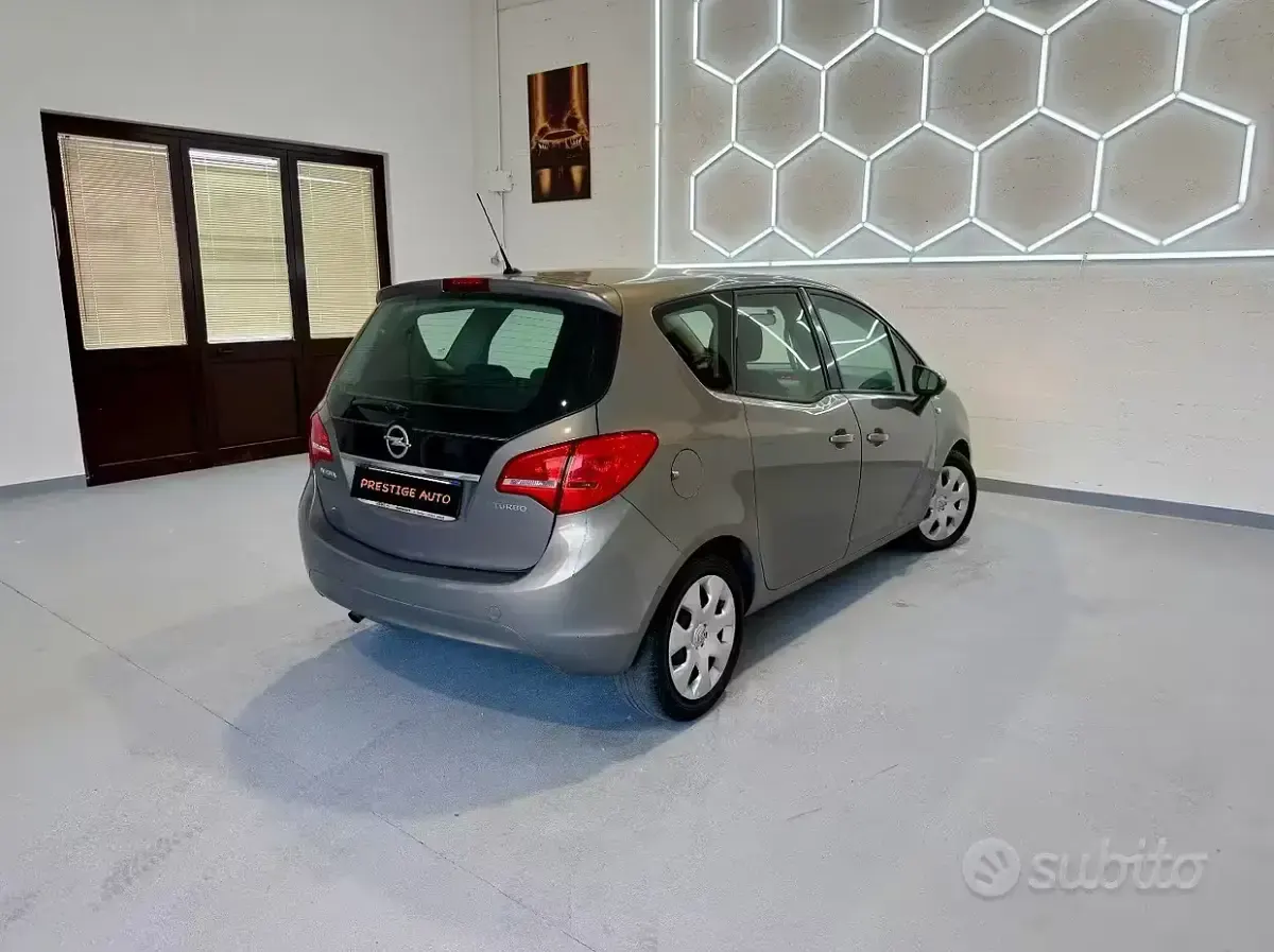 Usata Opel Meriva Cosmo 120 CV (88 kW) 2011 Marrone Monovolume