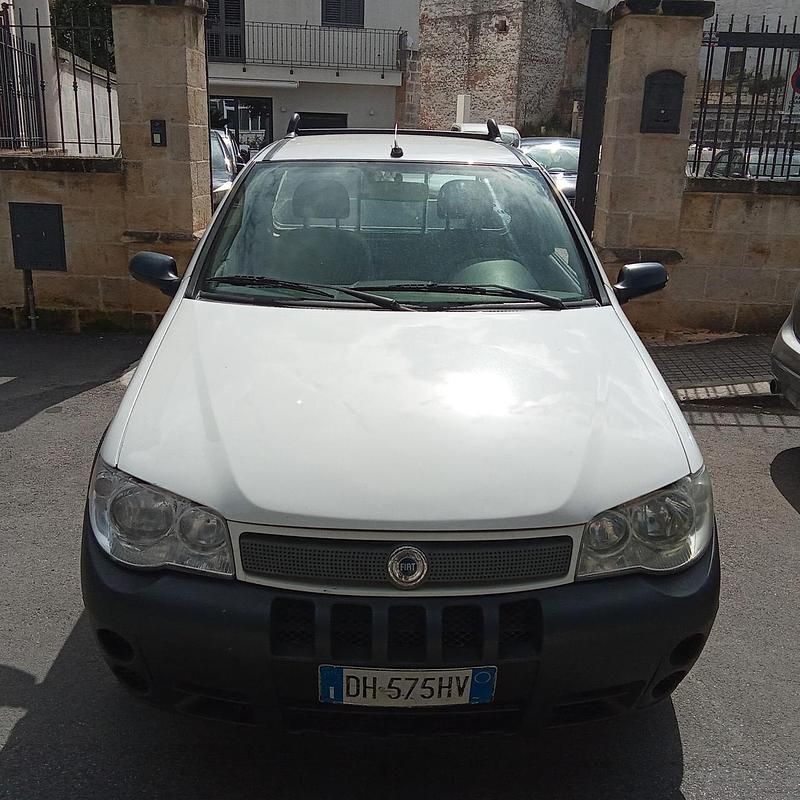 Usata Fiat Strada 84 CV (61 kW) 2007 Bianco Pick-up