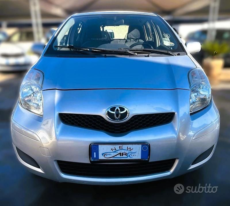 Usata Toyota Yaris Sol 90 CV (66 kW) 2009 Grigio Utilitaria
