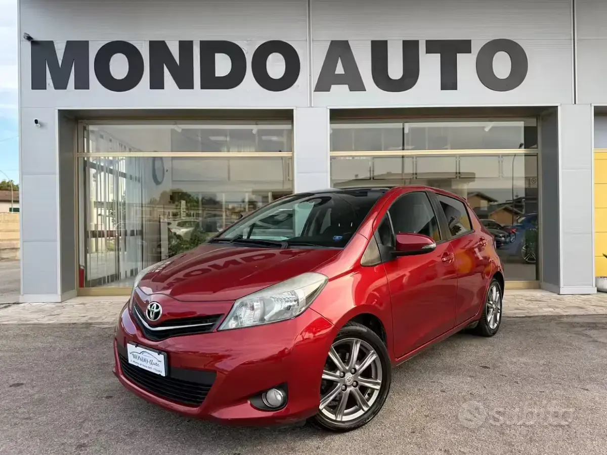 Usata Toyota Yaris Style 99 CV (72 kW) 2013 Rosso Utilitaria
