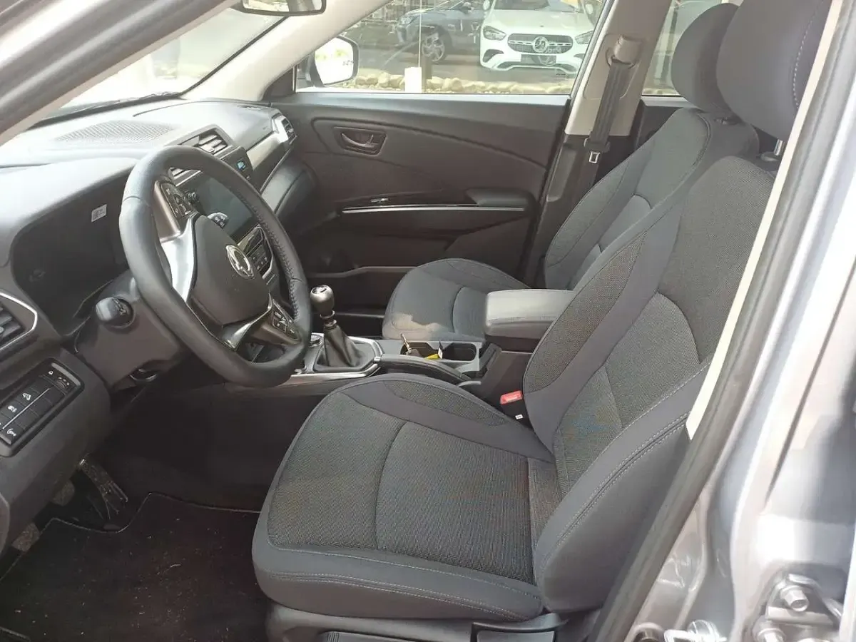 Nuova SsangYong Tivoli 163 CV (119 kW) 2026 Argento SUV
