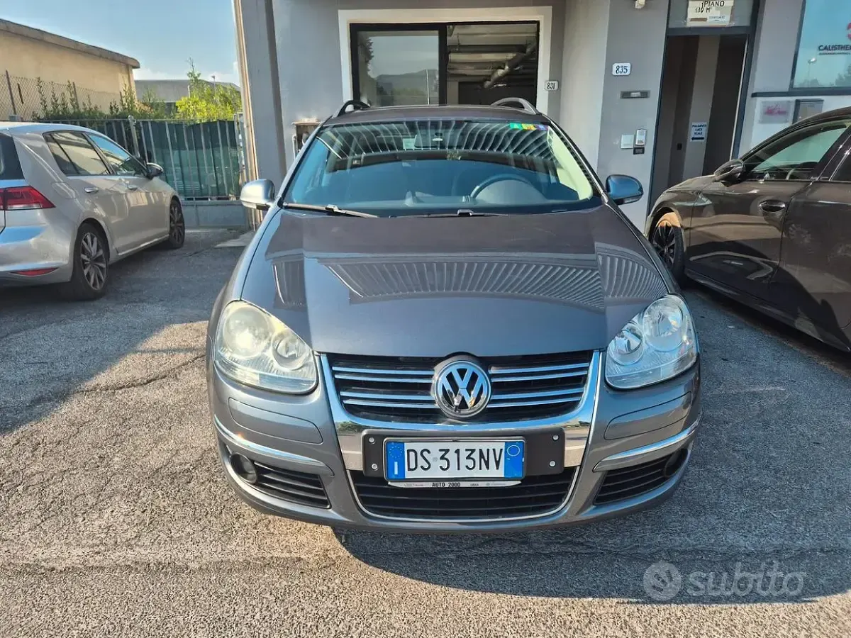Usata VW Golf VI Comfortline 102 CV (75 kW) 2008 Grigio Utilitaria