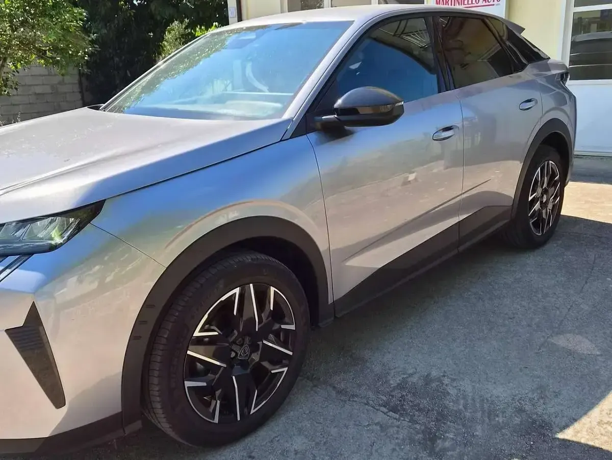 Usata Peugeot 3008 Allure 136 CV (100 kW) 2025 Grigio SUV