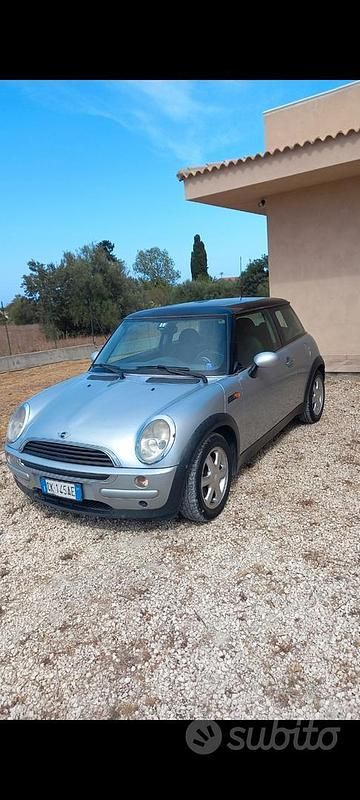 Usata Mini Cooper 90 CV (66 kW) 2004 Grigio Utilitaria