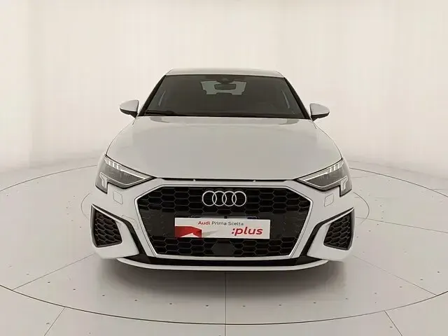Usata Audi A3 S-Line 150 CV (110 kW) 2023 2y bianco ghiacciaio metallizzato Berlina