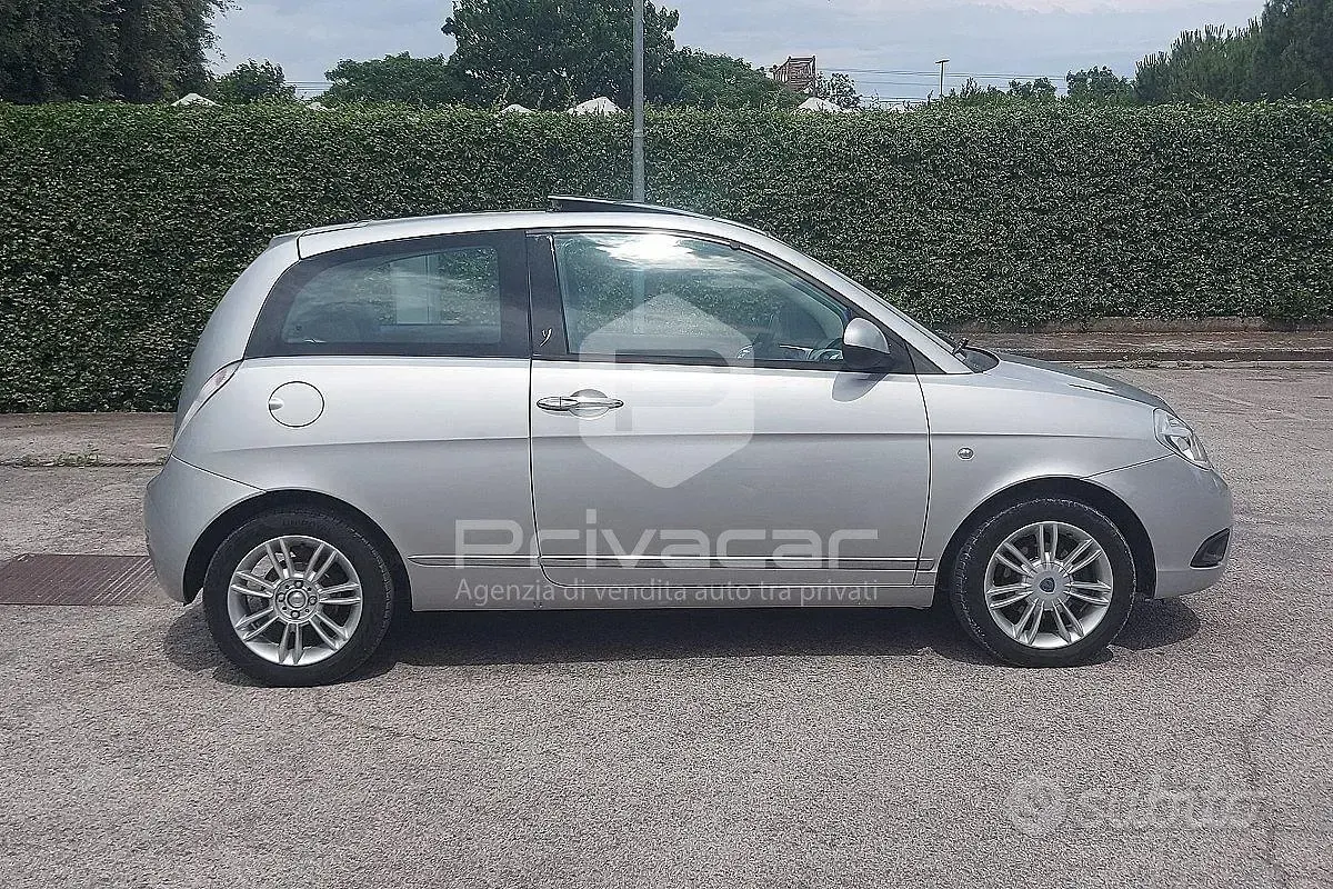Usata Lancia Ypsilon 69 CV (50 kW) 2010 Grigio Utilitaria
