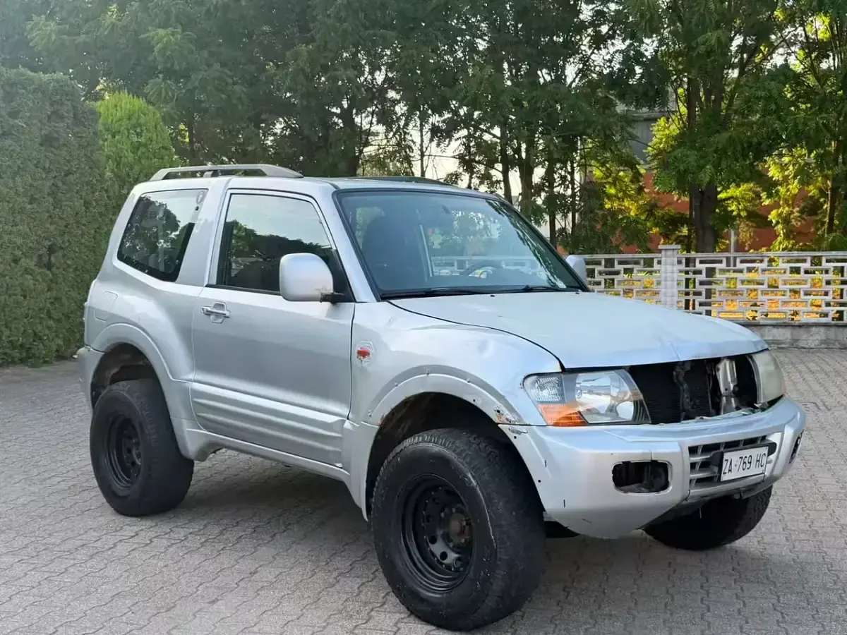 Usata Mitsubishi Pajero 164 CV (120 kW) 2000 Grigio SUV